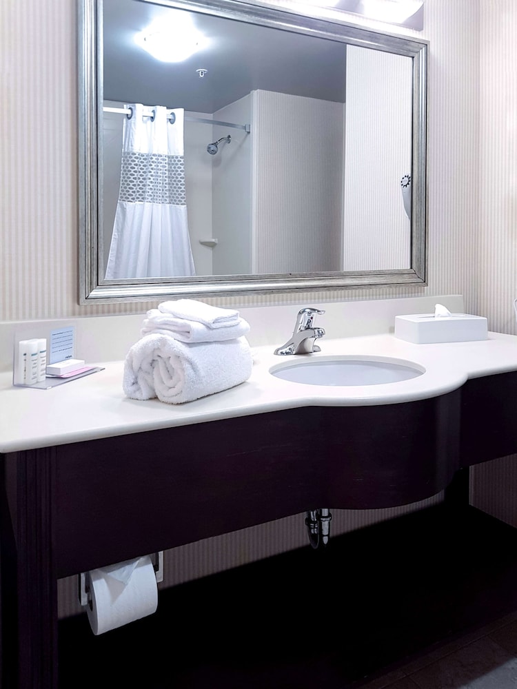 Executive Suite with 1 King Bed and Separate Living Space - Photo 5