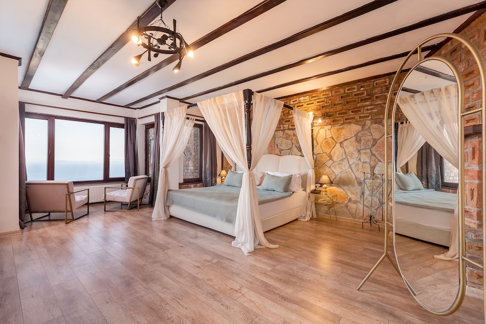 Suite, Sea View