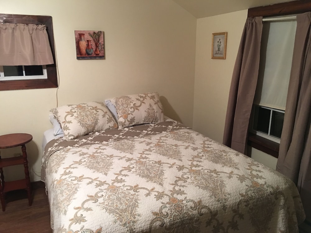 Family Cabin, 1 Bedroom, Refrigerator & Microwave, Lakeside photo 1