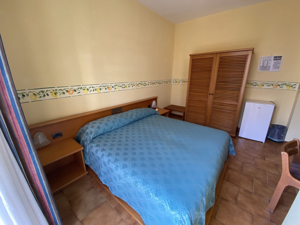 Double or Twin Room - Photo 11