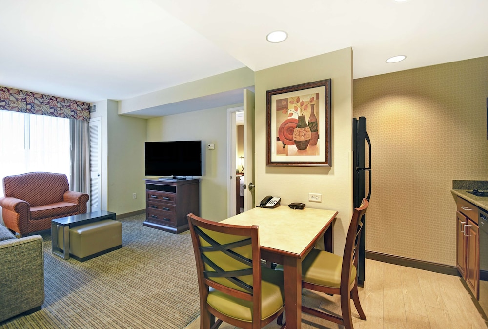 Suite, 1 King Bed - Photo 3