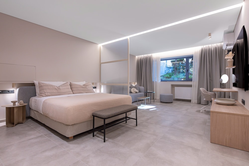 Luxury Studio, Garden View