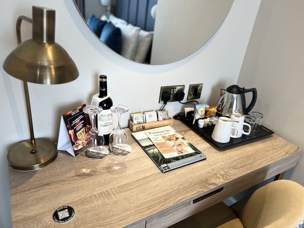Superior Room, 1 Double Bed, Balcony, Sea View - Photo 4
