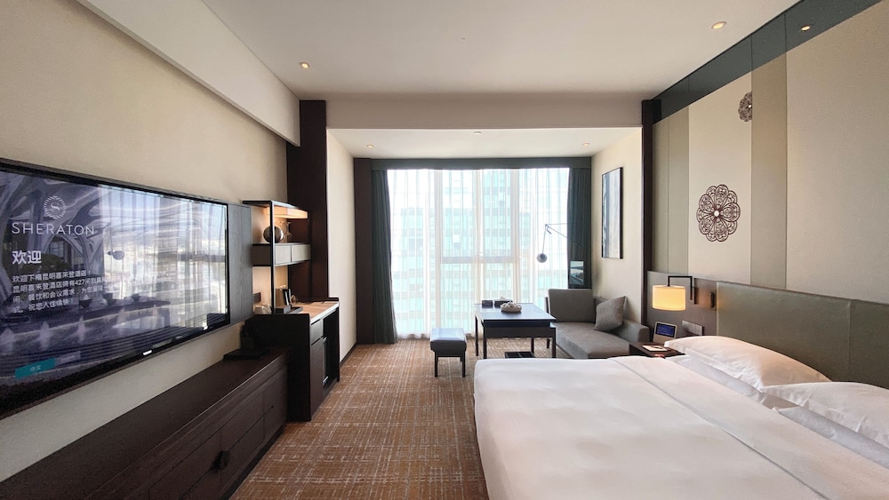 Club Room, 1 King Bed, City View - Photo 5