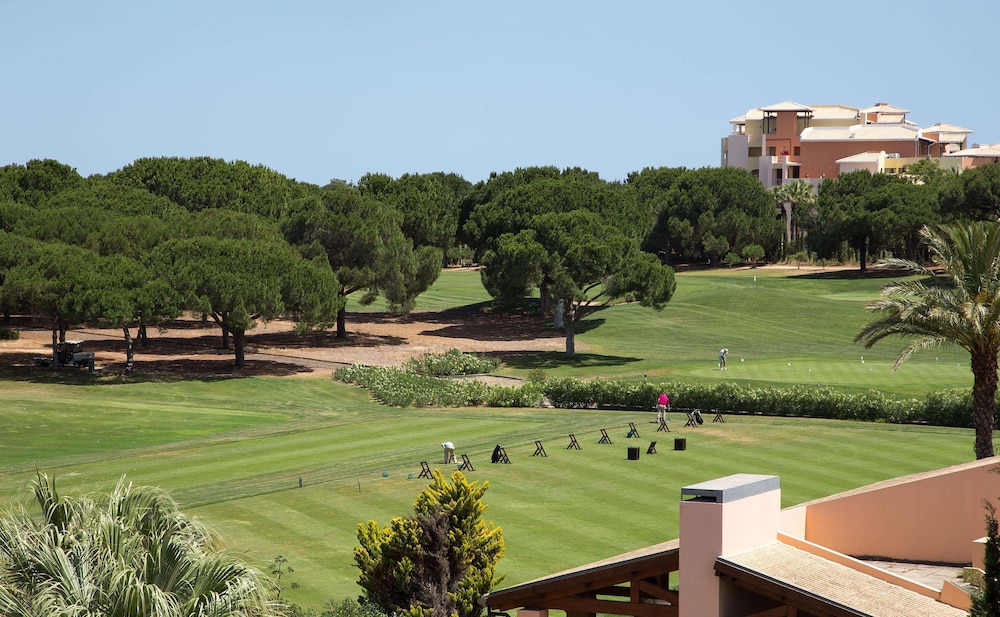 Deluxe Room, 1 King Bed, Golf View - Photo 3