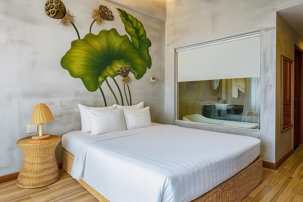 Deluxe Room, City View - Photo 4