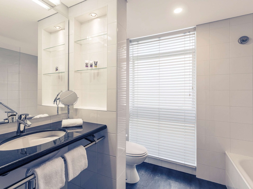 Superior Room – 1 queen bed, City View