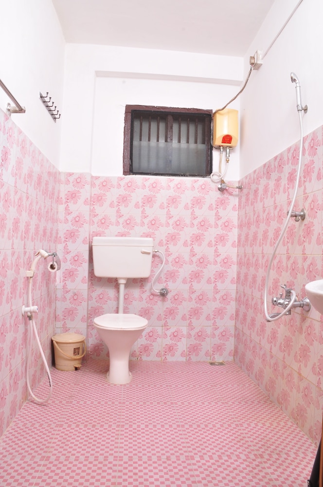 Deluxe Twin Room (A/C) photo 2