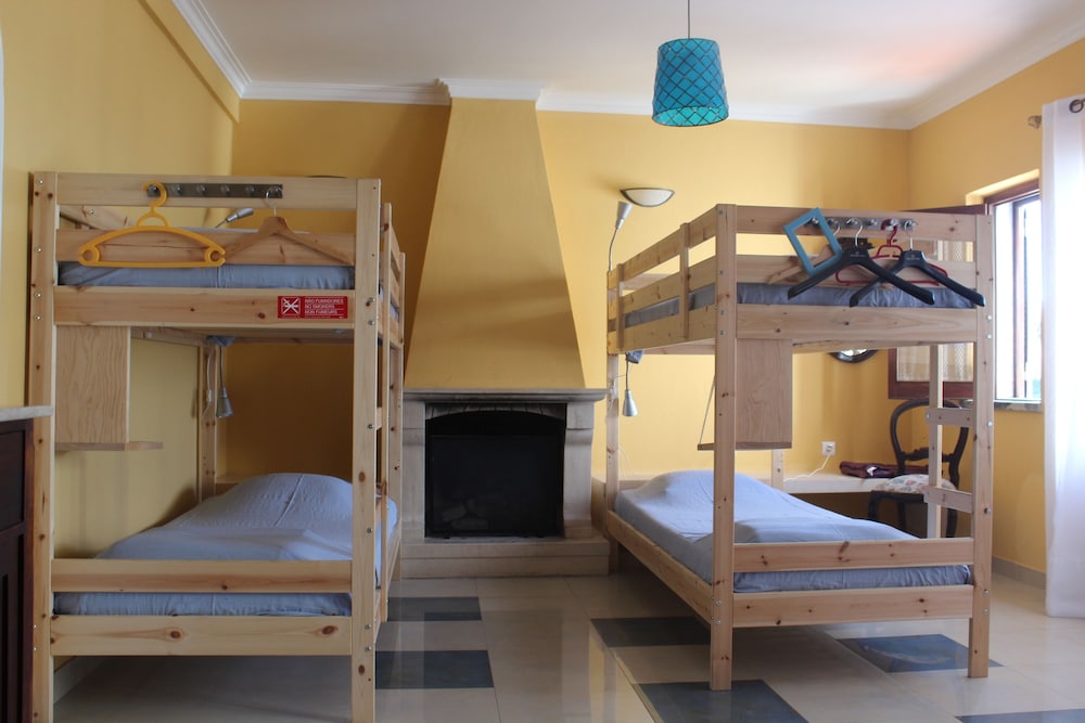 Shared Dormitory, Mixed Dorm, Shared Bathroom, Ground Floor (Sunset Colours 8 Beds) photo 3