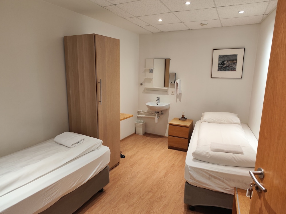 Economy Twin Room, No Window, Shared Bathroom photo 1