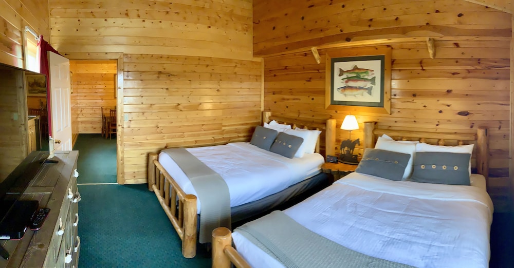 Premier Studio Suite, 2 Queen Beds, Kitchenette, Mountain View
