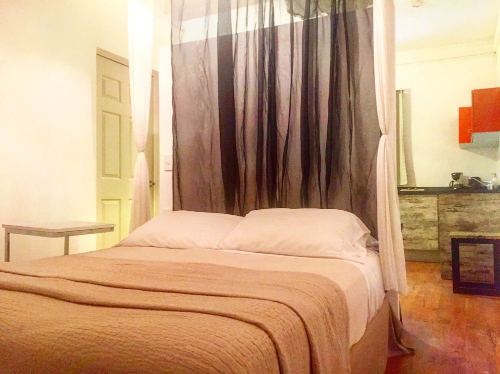 Business Studio, 1 Queen Bed, Kitchen (C7)