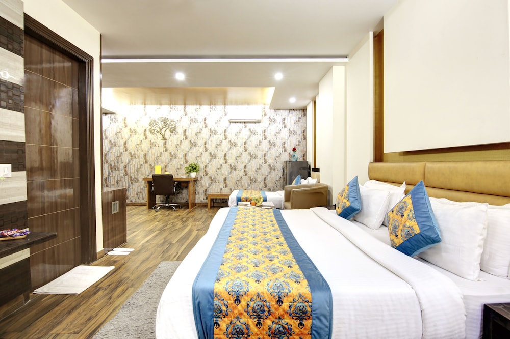 Suite - Photo 2