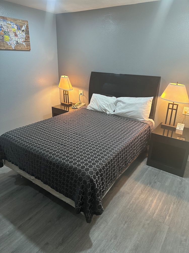 Room, 1 Queen Bed, Non Smoking - Photo 1