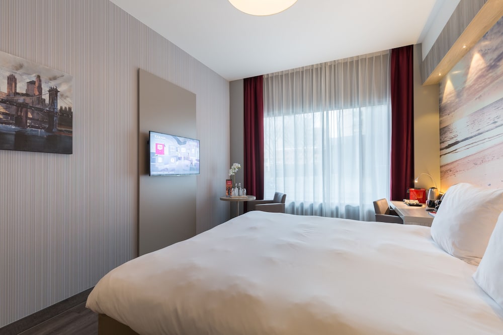 Room, 1 King Bed, Accessible photo 2
