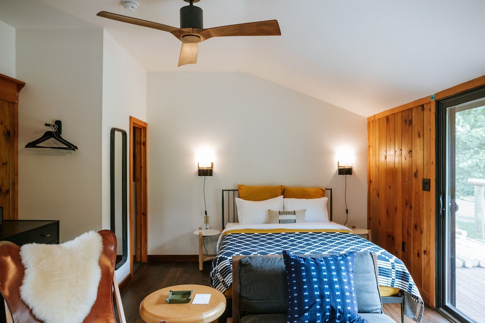 Studio Suite w/ Deck
