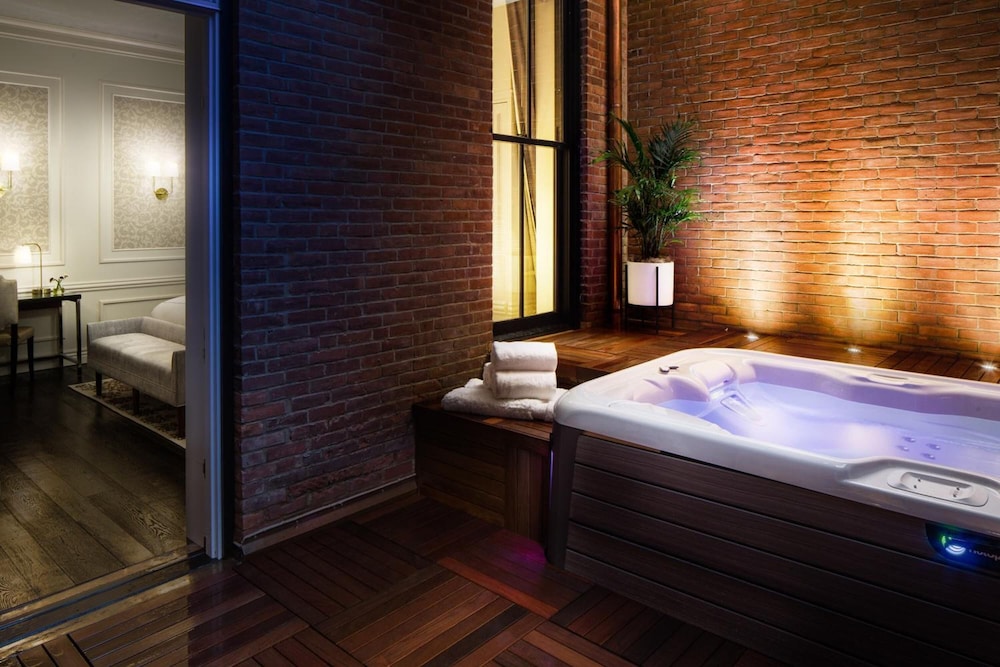 Suite (Polaris)