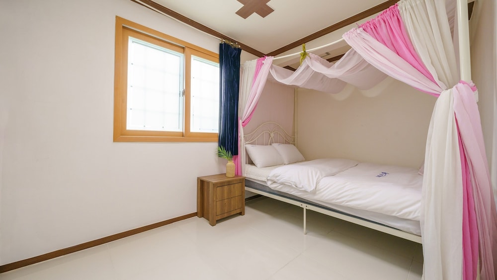 Basic Room, 1 Bedroom (201 Ceruleanblue) - Photo 9