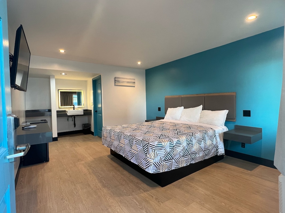 Premium Room, 1 King Bed photo 1