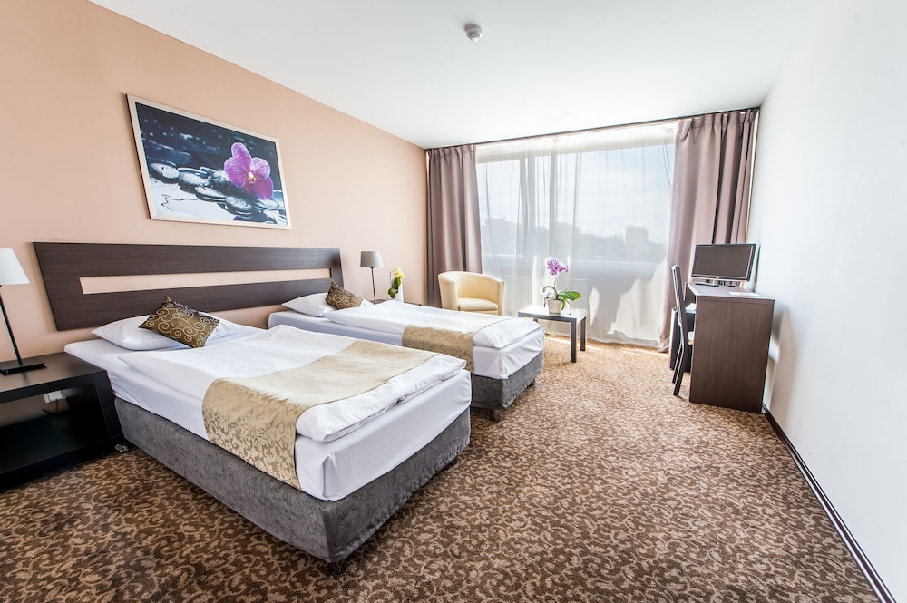 Superior Double Room Single Use, 1 Queen Bed photo 2