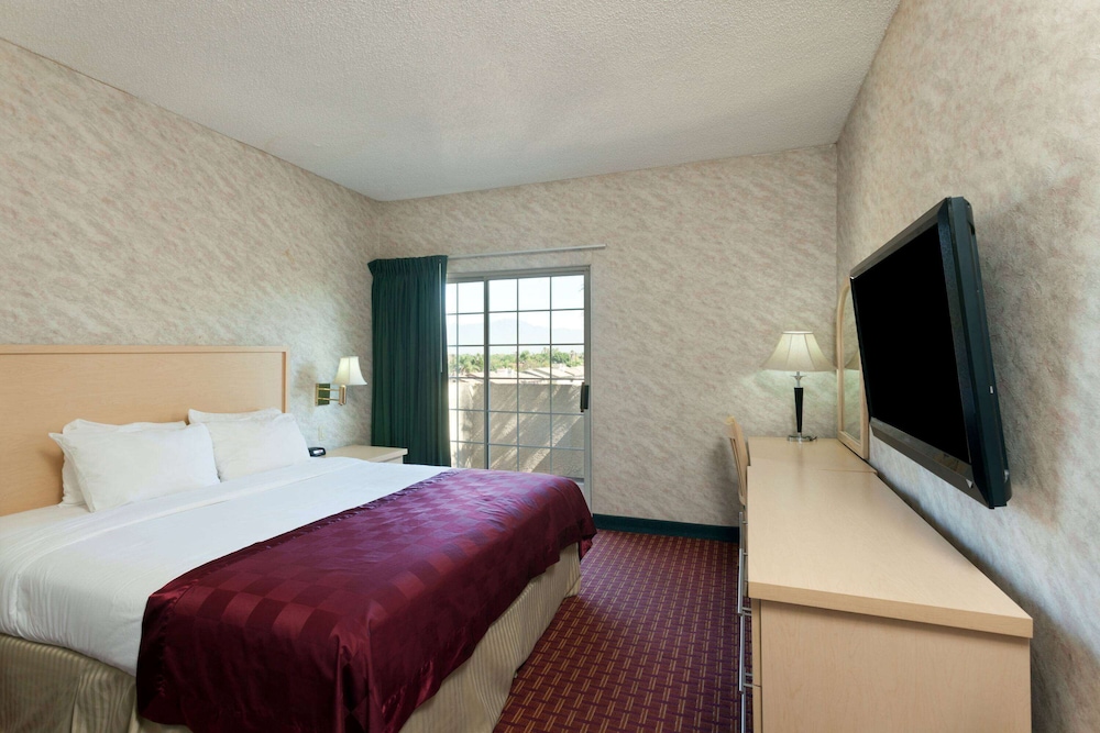 Suite, 1 King Bed photo 1
