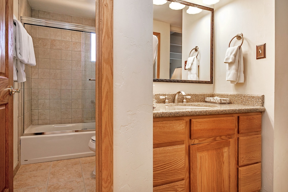 Condo, 2 Bedrooms, 2 Bathrooms - Photo 16