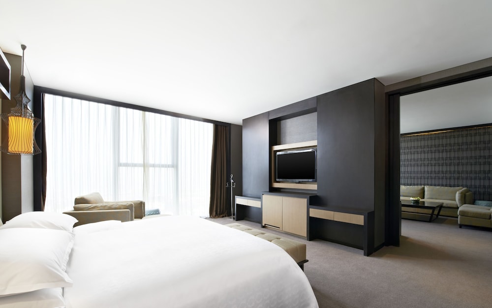 Premier Suite, 1 King Bed - Photo 3