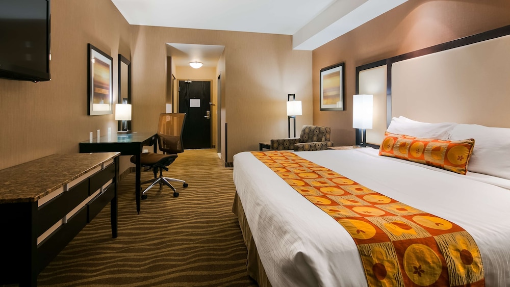 Suite, 1 King Bed, Non Smoking, Jetted Tub - Photo 4