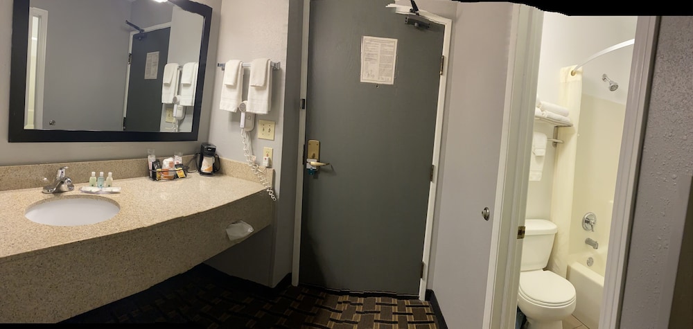 Standard Room, 1 King Bed, Non Smoking - Photo 2