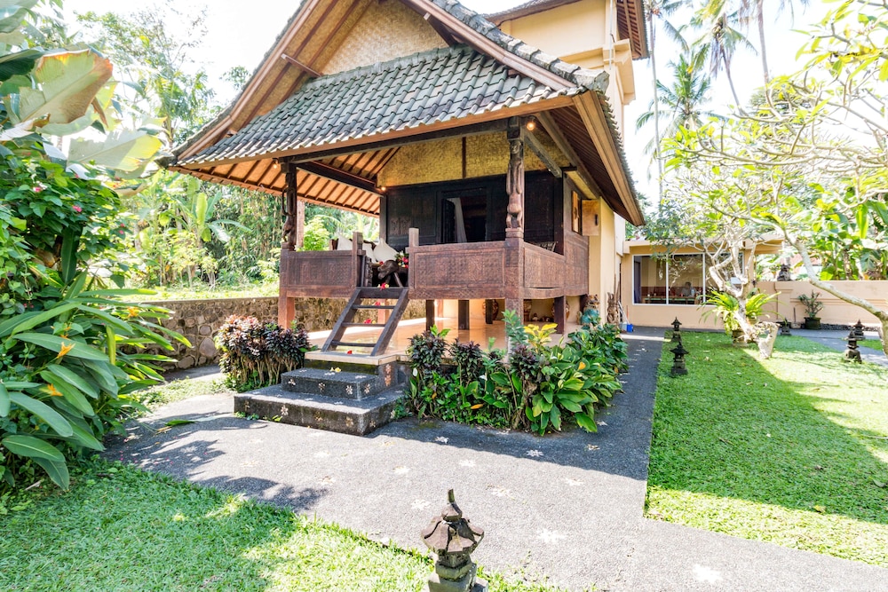 Traditional Cottage - Photo 1