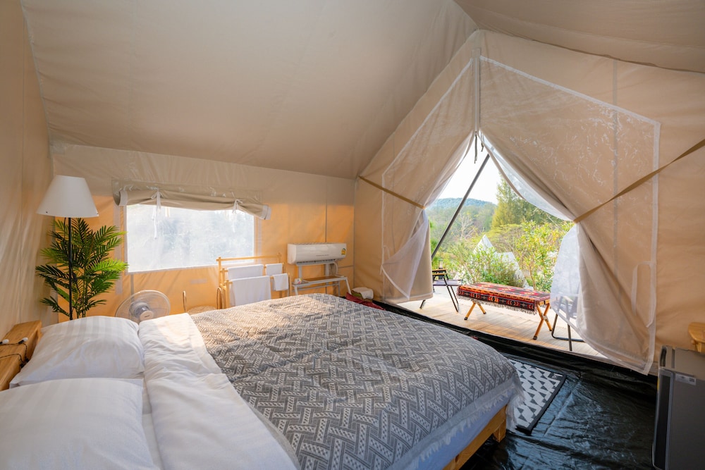 Deluxe Tent photo 1
