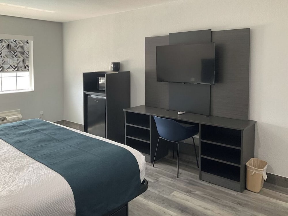 Standard Suite, 1 King Bed, Non Smoking, Kitchenette - Photo 2