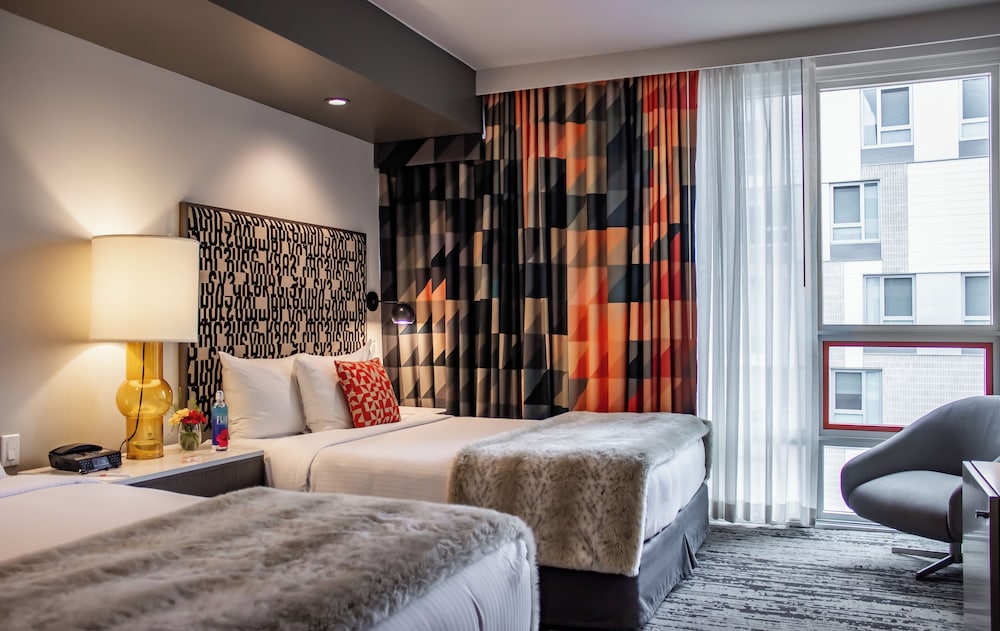 Standard Room, 2 Queen Beds, Non Smoking (Walk-in Shower) - Photo 3