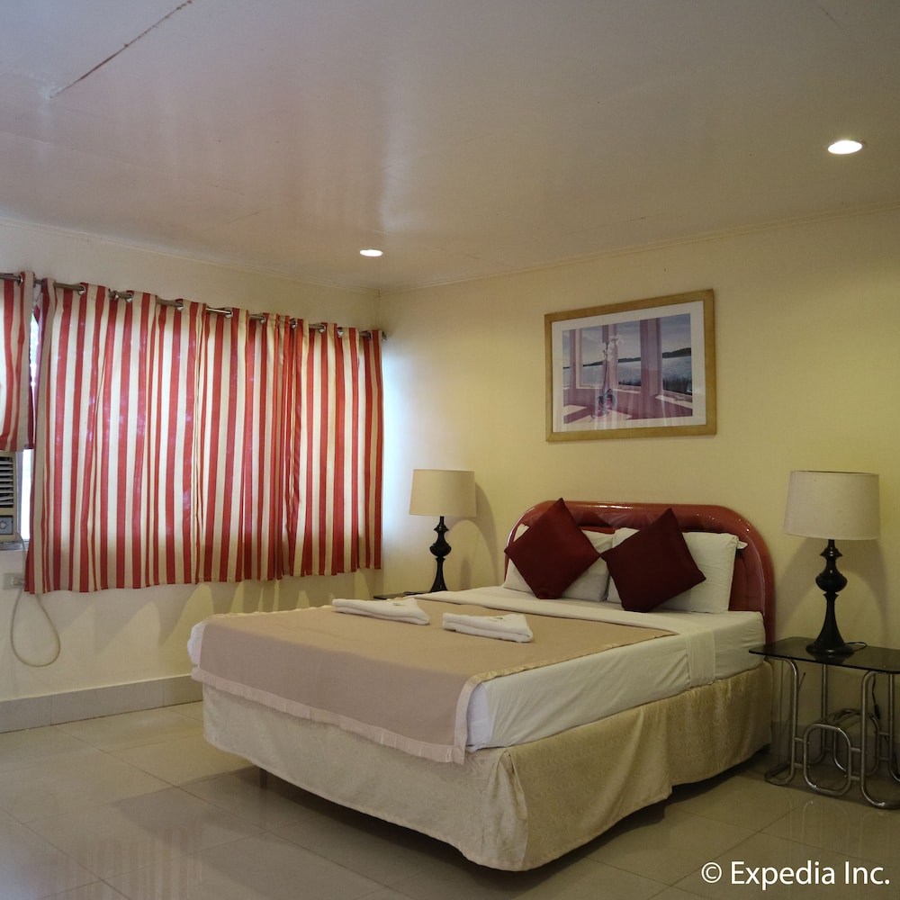 Deluxe Room, Jetted Tub photo 3