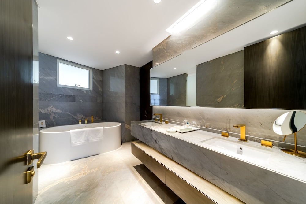 3 Bed | Xl Terrace Pool Suite, Including New Year Gala Dinner & Party thumbnail 6