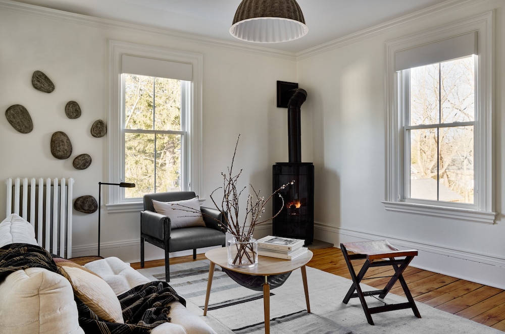 King Fireplace Suite - Photo 1