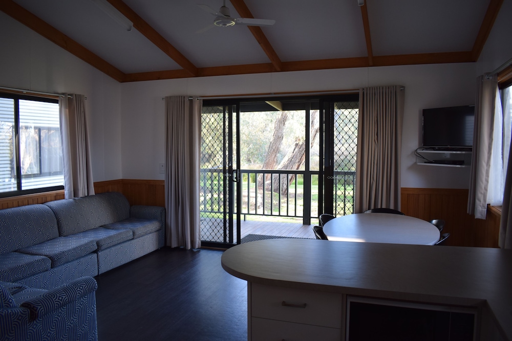 3 Bedroom Waterfront Cabin photo 3