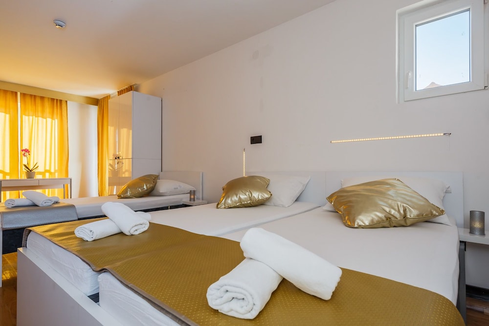 Standard Triple Room photo 2