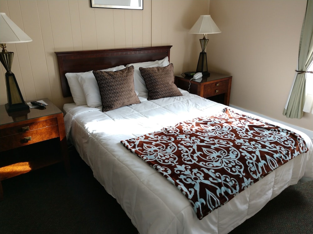 One bedroom suite photo 2