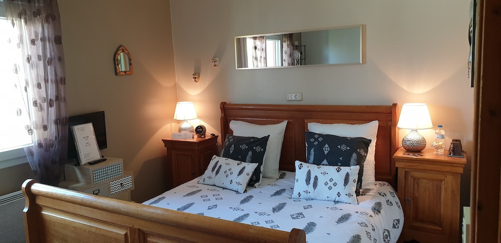 Comfort Room, 1 Queen Bed, Garden View photo 1