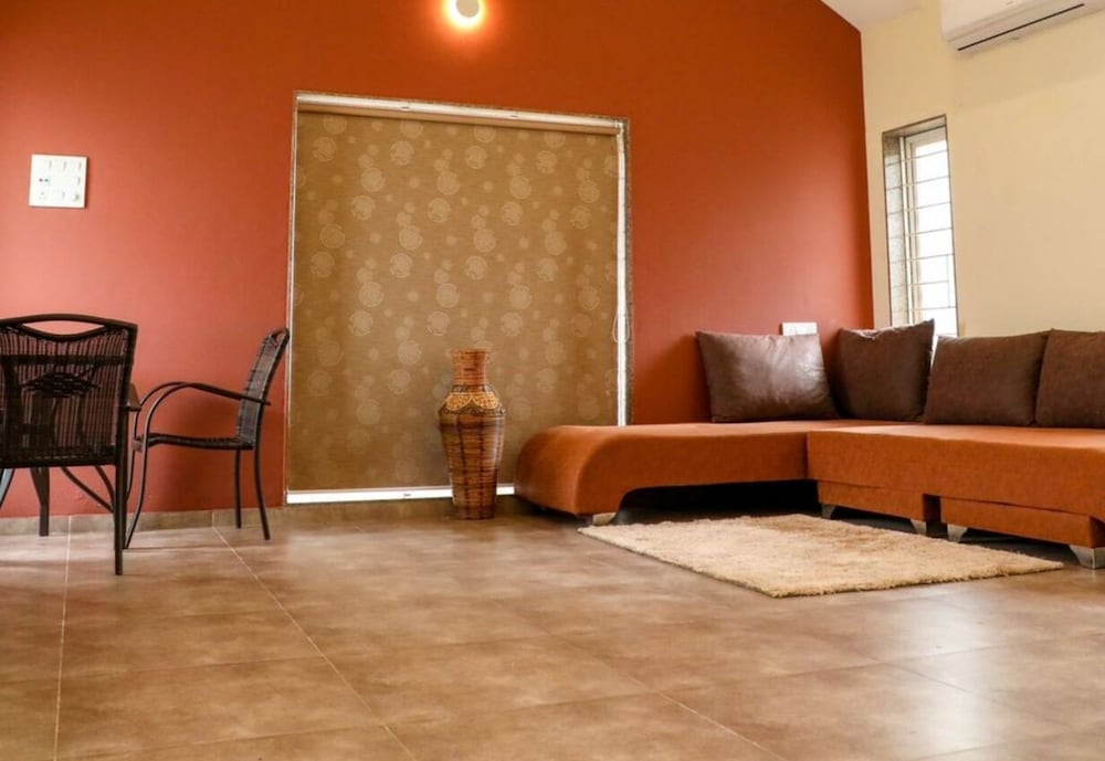 Villa - Photo 2