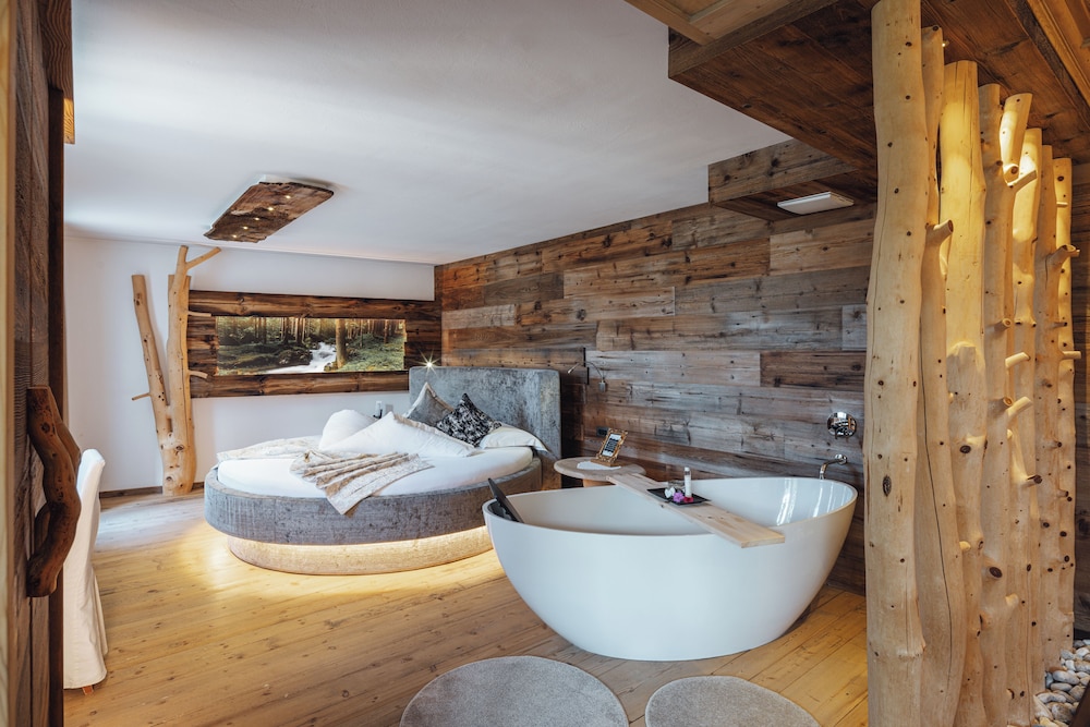 Luxury Suite
