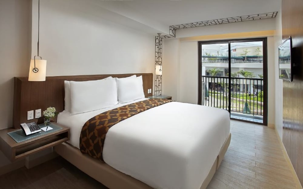 One Bedroom Suite Room Only - Photo 1