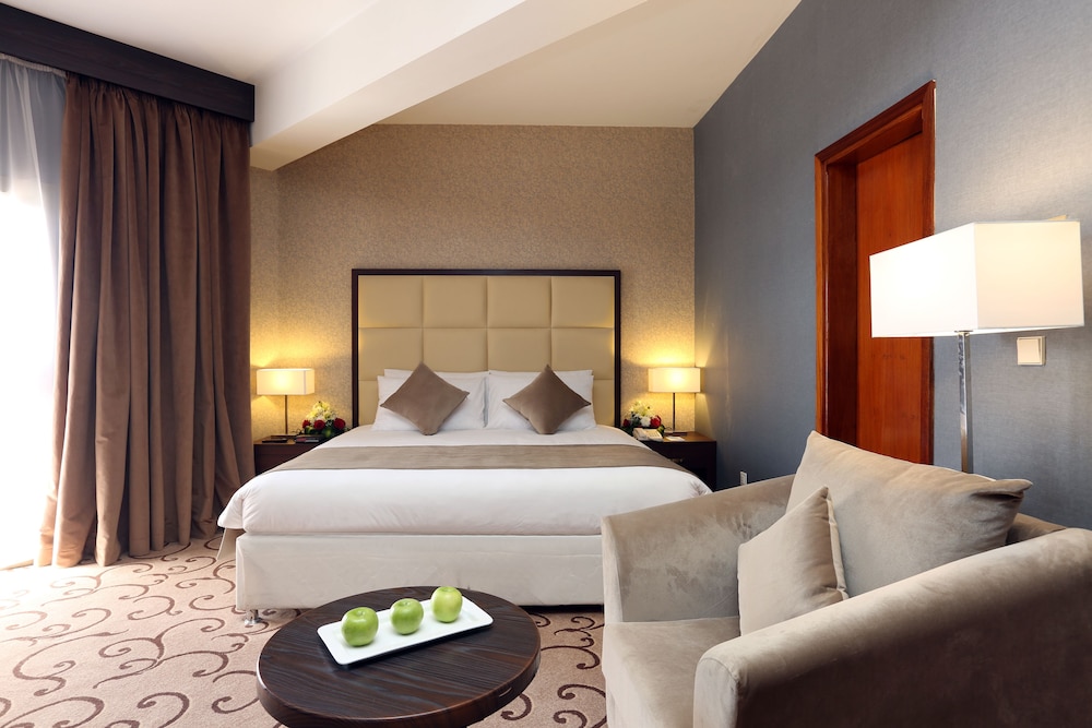 Junior Suite, Pool View - Photo 3