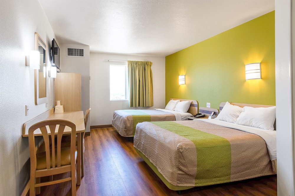 Standard Room, 2 Double Beds, Non Smoking - Photo 7
