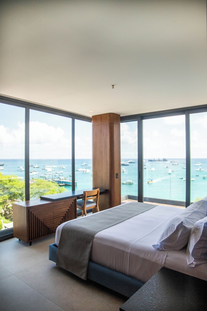 Suite, 1 King Bed (Kicker Rock) - Photo 7