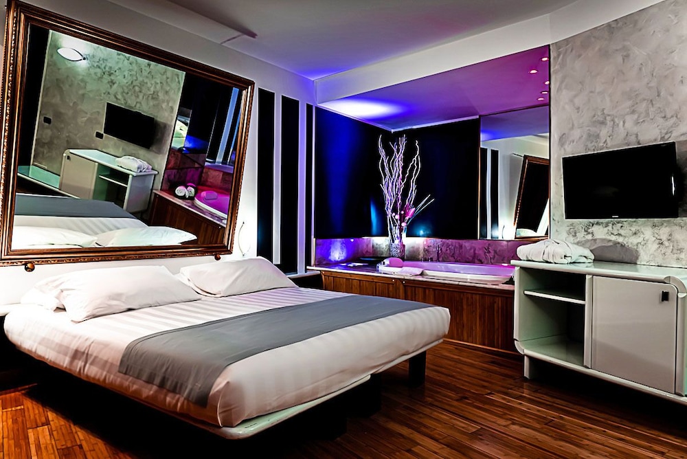 Romantic Studio Suite
