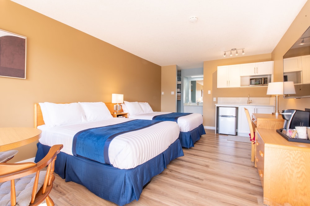 Deluxe Room, Multiple Beds, Kitchenette photo 2