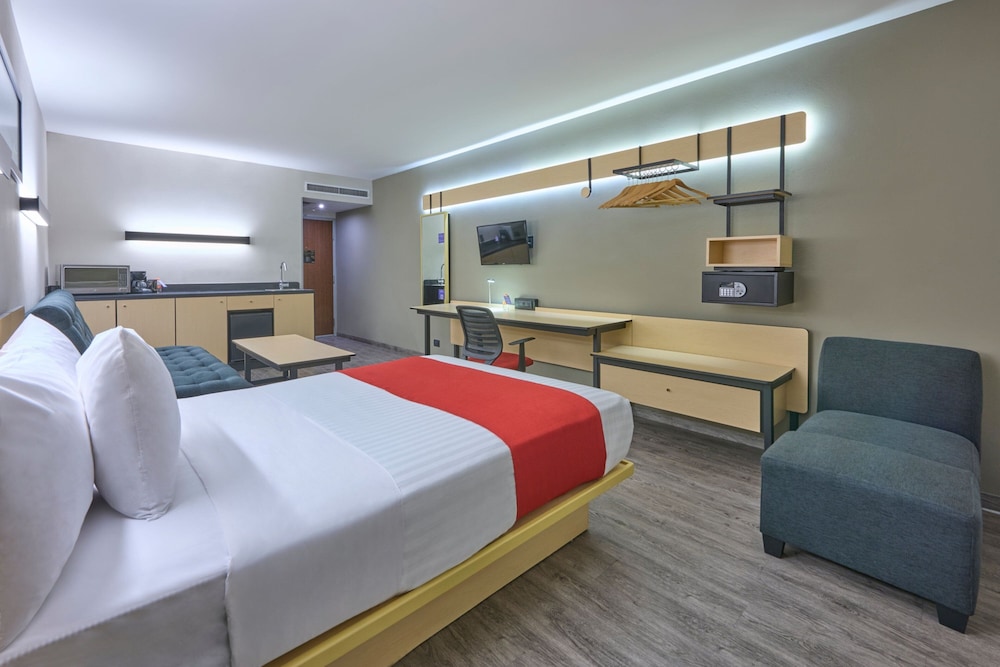 Superior Room, 1 Queen Bed with Sofa bed photo 3