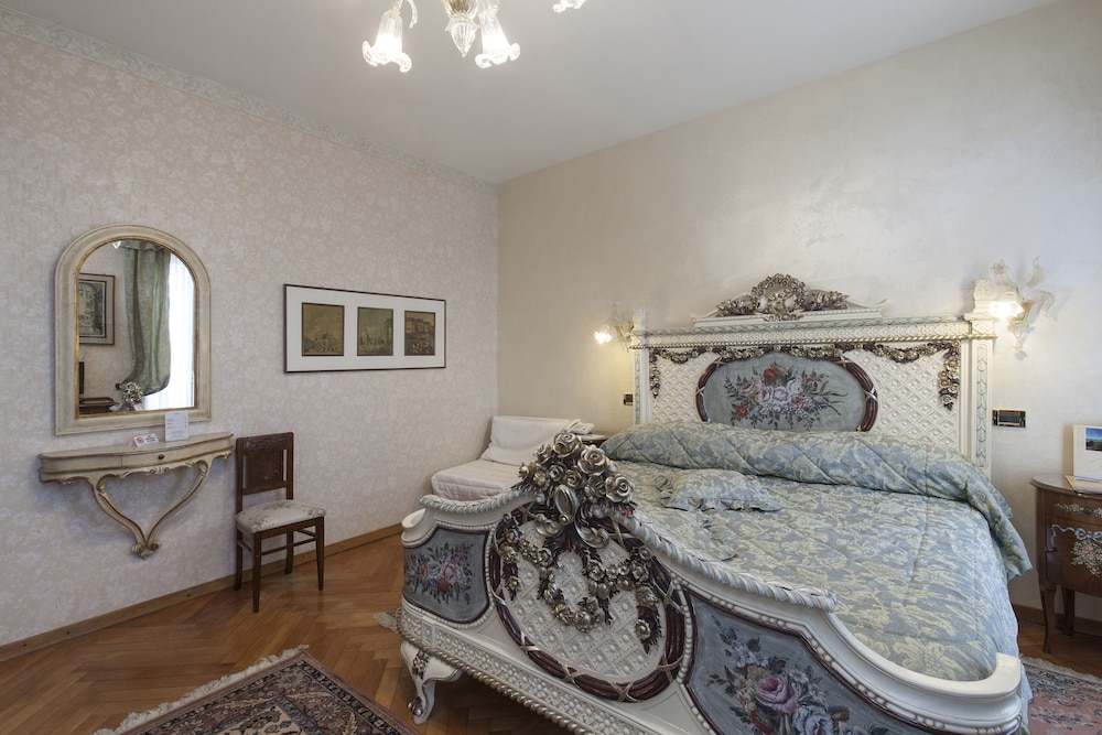 Superior Double Room, Lagoon View photo 1